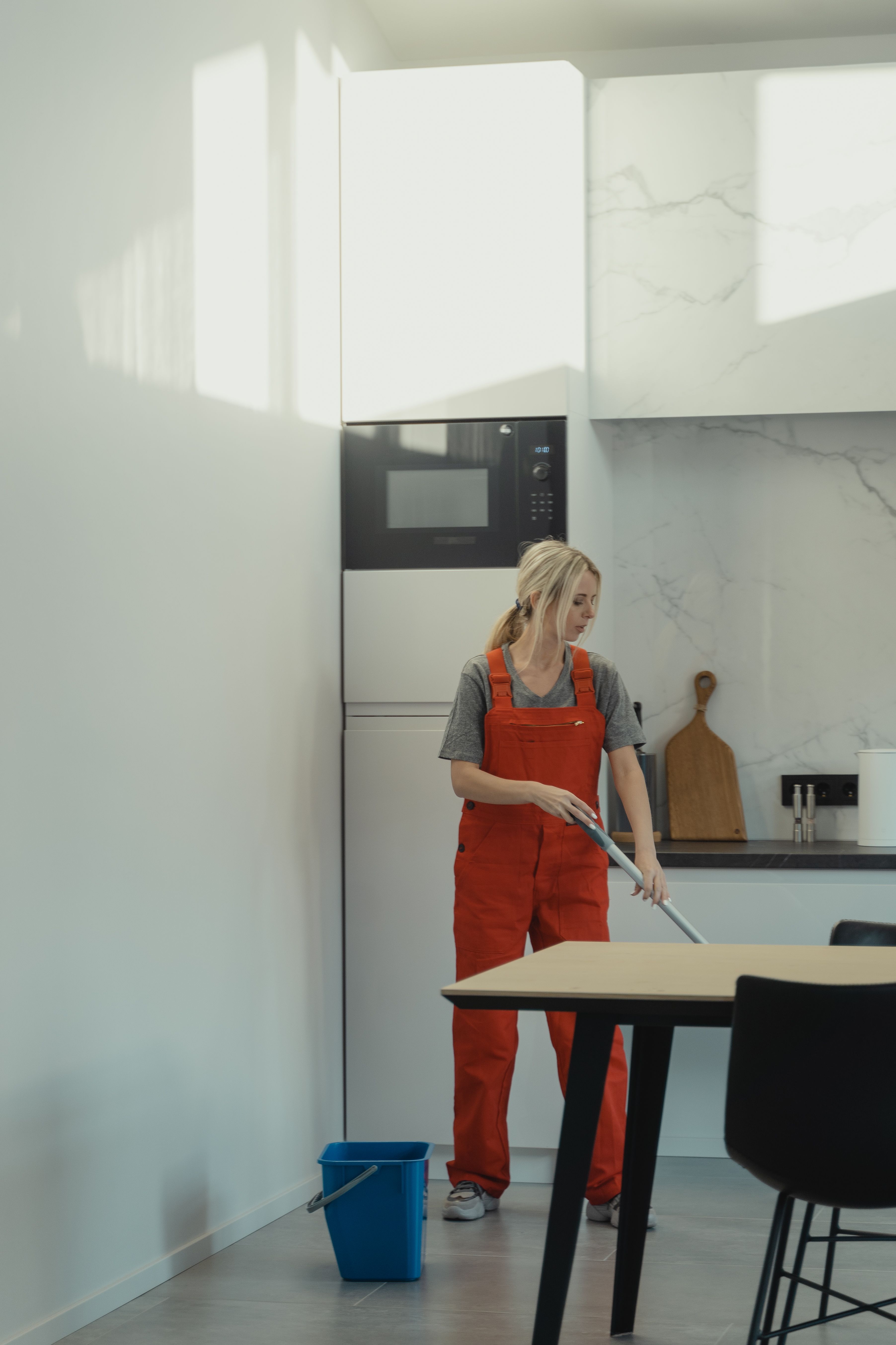 UA CLEANSERVICES Gründliche Bodenreinigung